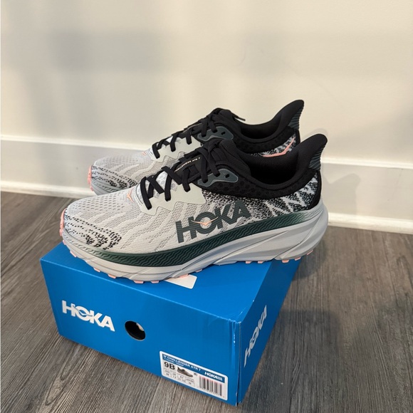 NIB hoka challenger women’s 9 - Picture 3 of 9